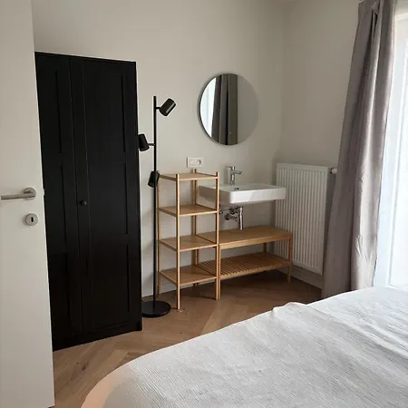 Daire Spacious For 8 People, & Center Within Walking Distance *