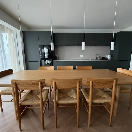 Spacious For 8 People, & Center Within Walking Distance Daire *