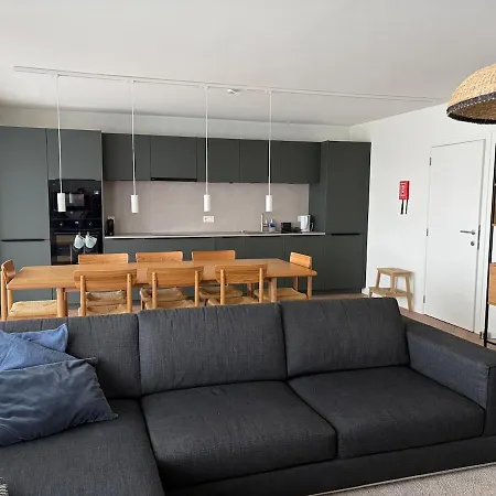 Spacious For 8 People, & Center Within Walking Distance *