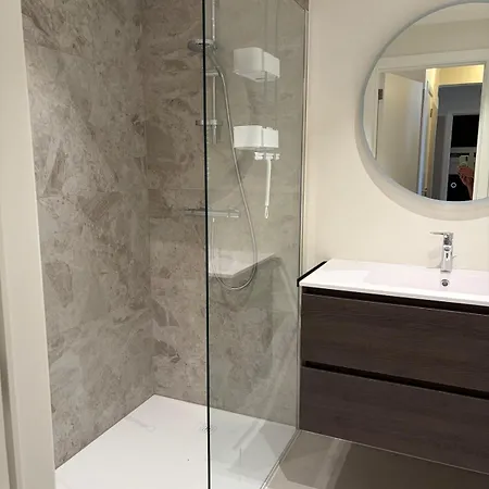 Spacious For 8 People, & Center Within Walking Distance Daire Koksijde