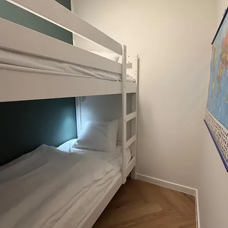 Spacious For 8 People, & Center Within Walking Distance *
